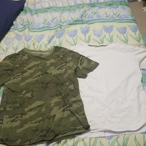 2 pc boys 14-16 (XL) camo and white t-shirts - Picture 1 of 3